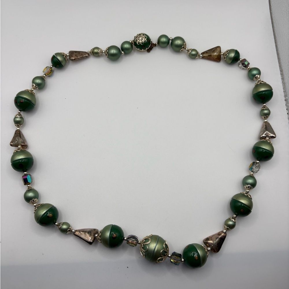 Vintage 1950s Japan Green Beaded Necklace – Hand-Painted & Faux Pearl Beads